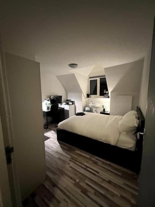 Apartment 404 - - By T&s.